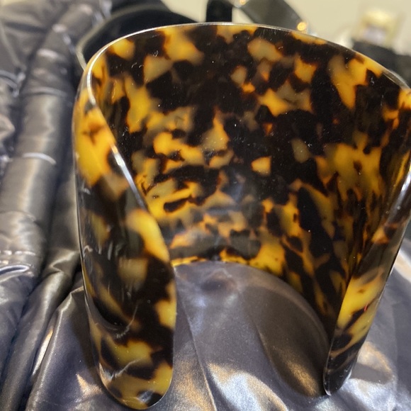 Tory Burch Tortoise Resin Cuff Bracelet - Picture 2 of 4